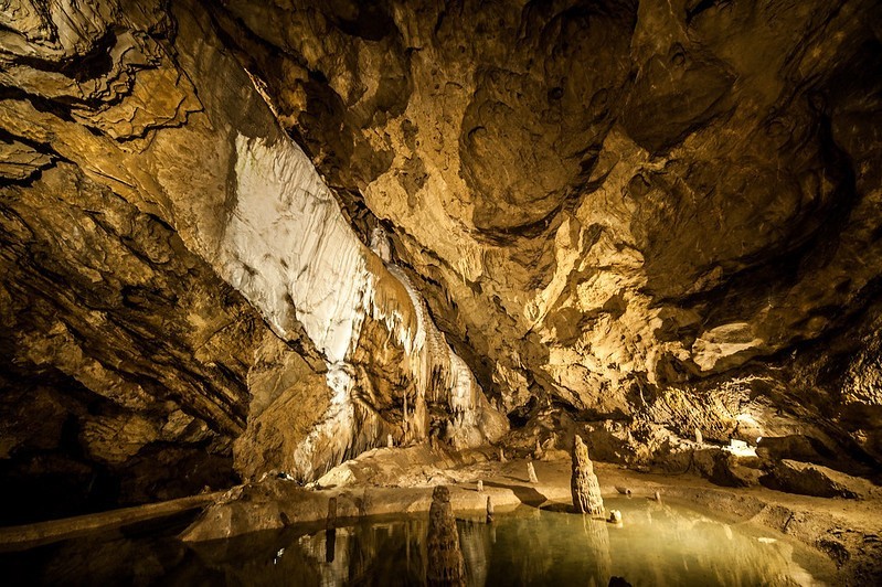 Formacje skalne w Jaskini Bielańskiej

CC BY-SA 2.0