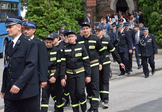 Uroczystości z okazji 115-lecia OSP Nowa Wieś Królewska poprzedziło nabożeństwo w kościele. Po nim strażacy, w asyście orkiestry dętej WDK, przeszli na plac przy remizie. Tam odebrali medale i odznaczenia. Odsłonięto pamiątkowy kamień. Świętowanie zakończyło się zabawą strażacką