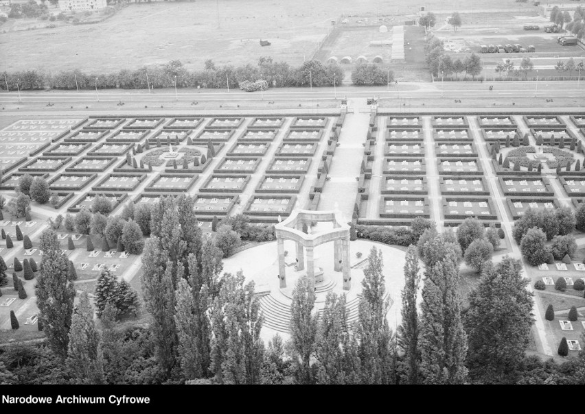 Cmentarz Oficerów Radzieckich we Wrocławiu 1973 r.