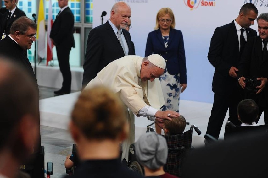 ŚDM 2016. Papież Franciszek odwiedził szpital dziecięcy w Krakowie-Prokocimiu [ZDJĘCIA, WIDEO]