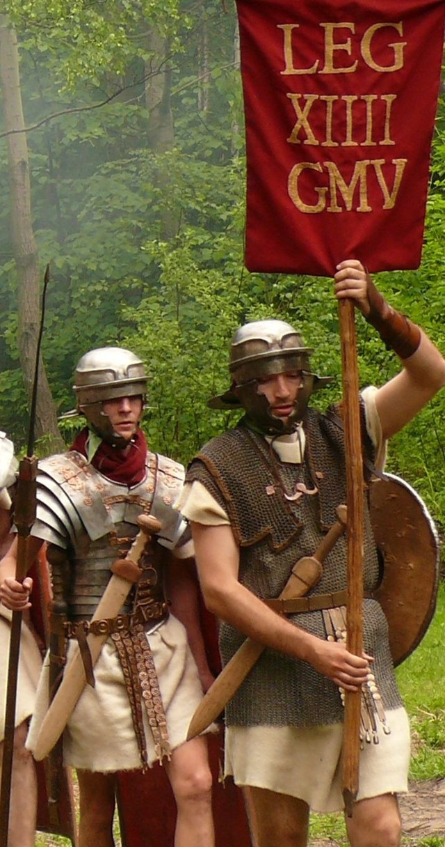 Gwardia rzymskich legionistów stoczy walkę z barbarzyńcami. 