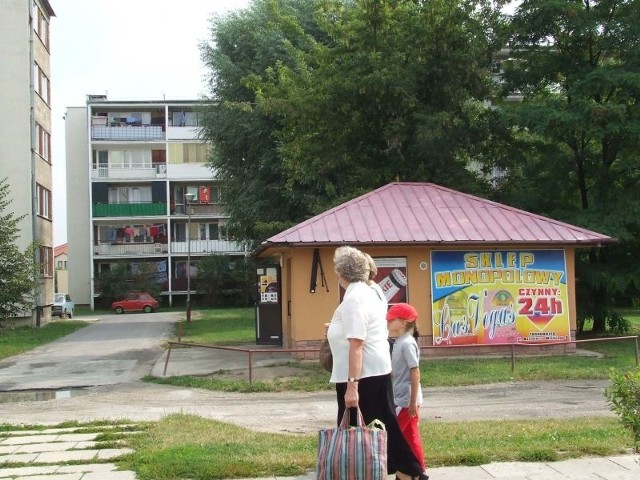 Bywalcy tego budynku spędzają sen z powiek mieszkańców okolicznych bloków.