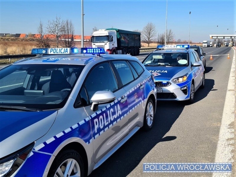 Policjanci we wszystkich pomiarach używali urządzenia...