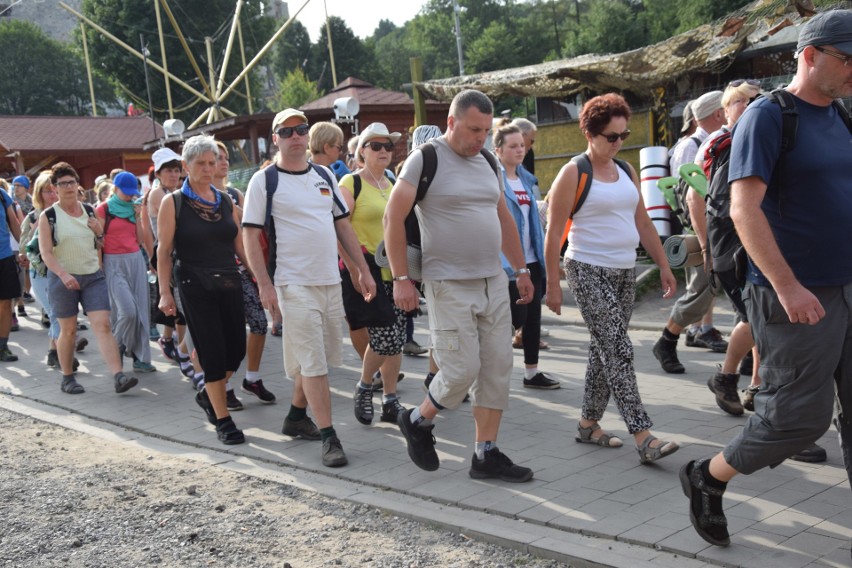 Wspólnota Śródmiejska wyruszyła z Podzamcza do Częstochowy