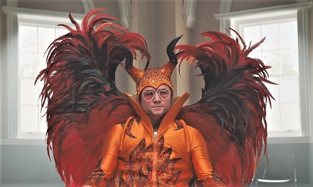 29-letni Taron Egerton jako Elton John, na terapii… Zloty Glob za rolę