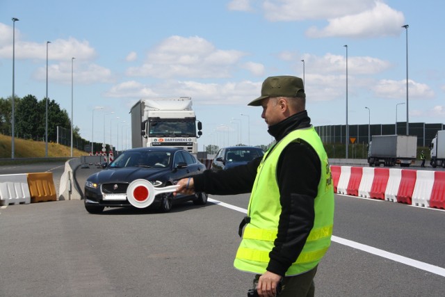 Dziennikarka DZ przyglądała się jak wygląda kontrole w punkcie na autostradzie A1 w Gorzyczkach