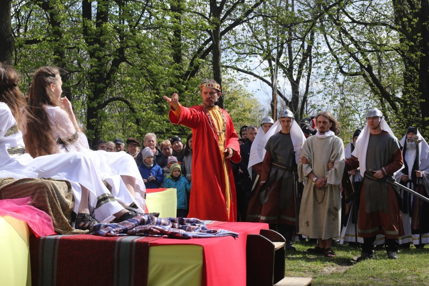 Chwalebne Misterium Męki Pańskiej w Piekarach Śląskich: Od sądu po ukrzyżowanie - ostatni akt 