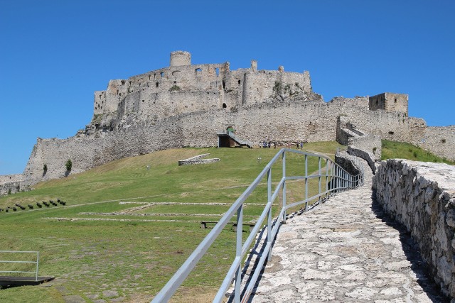 Zamek Spiski to jedna z największych warowni w Europie Środkowej. Zobacz kolejne zdjęcia. Przesuwaj zdjęcia w prawo - naciśnij strzałkę lub przycisk NASTĘPNE