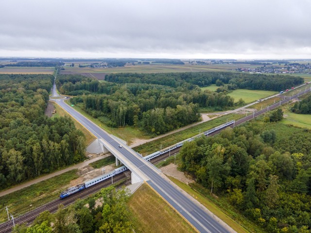 Nowy wiadukt drogowy w Szepietowie poprawił bezpieczeństwo w ruchu kolejowym i drogowym oraz usprawnił komunikację