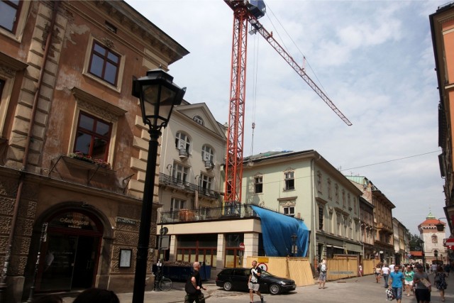 Z niskiego pawilonu musiała wyprowadzić się restauracja...