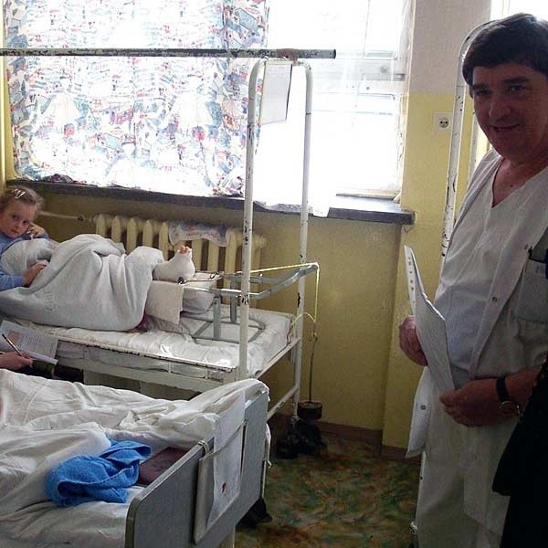 - Łóżek jeszcze nie brakuje, ale pacjentów przybywa - mówi Zbigniew Mączka, chirurg ze szpitala w Nisku.