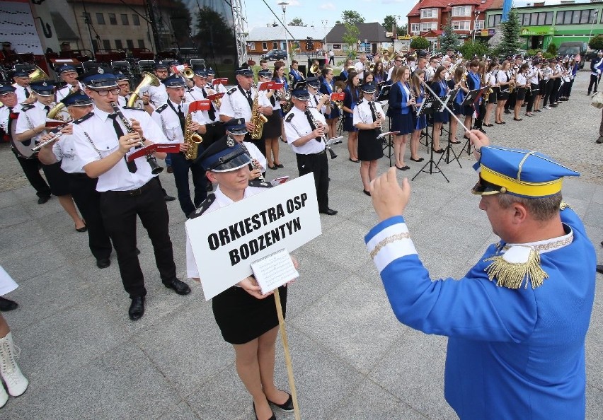 Wielkie show orkiestr dętych na daleszyckim Rynku