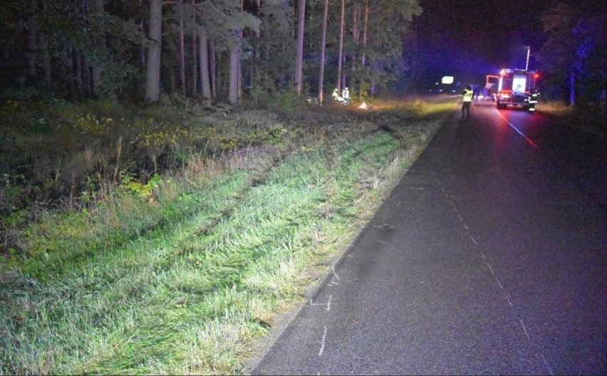 Wypadek w Niwiskach. Dwóch młodych mężczyzn trafiło do szpitala (ZDJĘCIA)