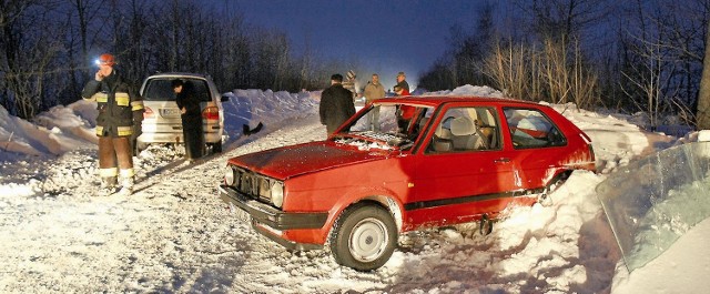 Droga z Chojnic do Sławęcina pokryta była lodem i śniegiem