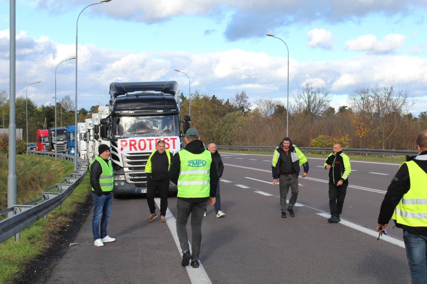 "Nikt nie wyciągnął do nas ręki". Protest przewoźników na przejściach granicznych 