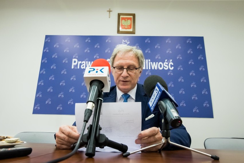 - Będę informował o tym, czy i jaką odpowiedź otrzymałem -...