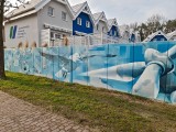Nowy mural w Dziwnowie nad morzem. Za jego realizacją stoi szczecińska uczelnia