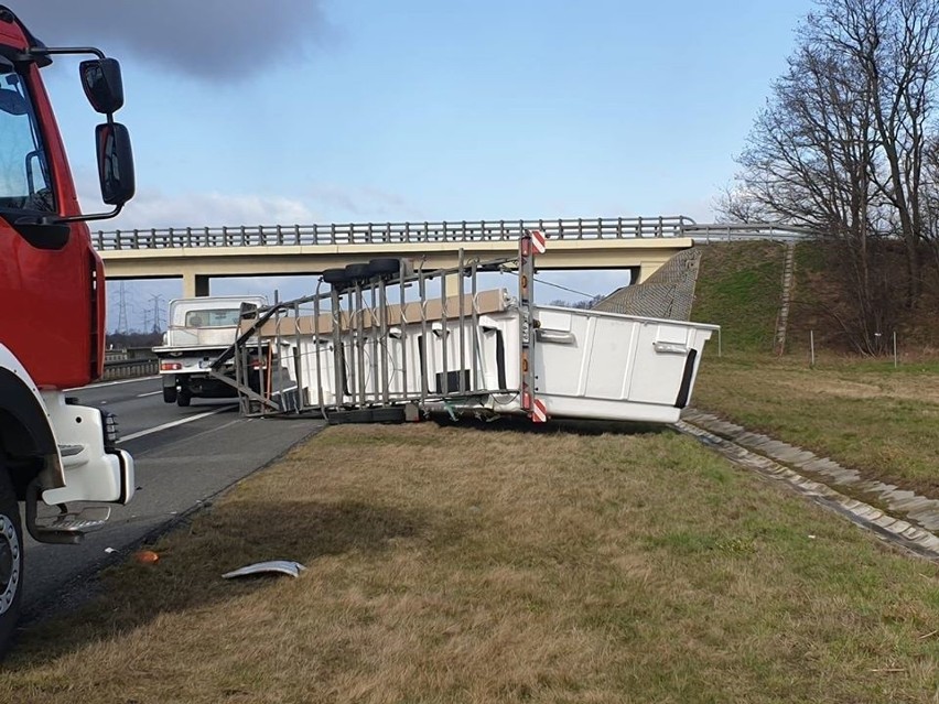 Wypadek na autostradzie A4. Przewróciła się ciężarówka, droga w stronę Wrocławia zablokowana