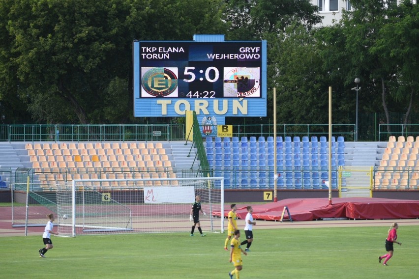 W ostatniej kolejce II ligi Elana Toruń rozbiła Gryfa...