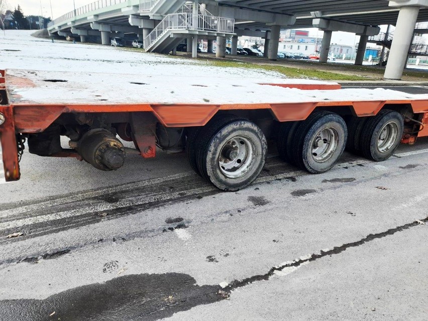 Niesprawna ciężarówka zatrzymana w Stalowej Woli.