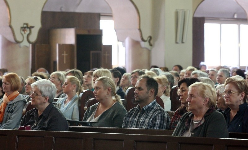 Tłumy wiernych na spotkaniu z Floribeth Mora Diaz