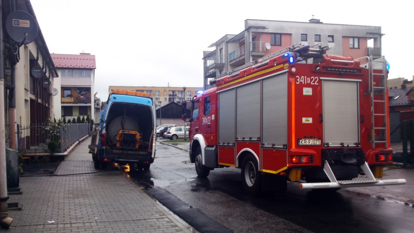 Nowy Sącz. Kanalizacja zaczęła wypluwać wodę [ZDJĘCIA]