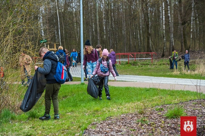 Wielkie sprzątanie Malinki. Dzieciaki ze zgierskich placówek zebrały prawie dwie tony odpadów.