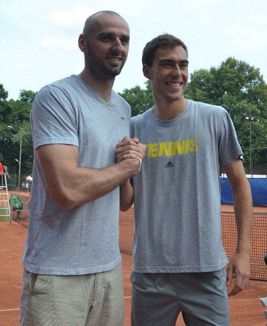 Marcin Gortat i Jerzy Janowicz zagrali w tenisa na kortach MKT [ZDJĘCIA+FILM]