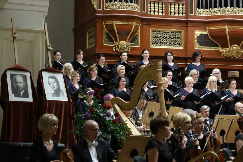 Orkiestra Filharmonii Poznańskiej i Czeski Chór...