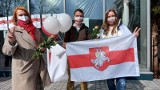 Zielona Góra. Musieli uciekać z Białorusi. W czwartek, 25 marca, manifestowali przed Filharmonią Zielonogórską 