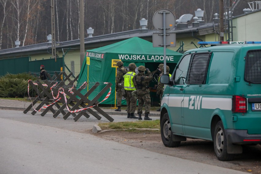 Uwaga, mobilizacja do wojska! Rezerwiści wezwani nocą na ćwiczenia. Zjeżdżają się do jednostki w Rząsce [ZDJĘCIA] 20 11