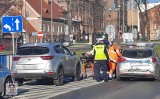 Wypadek radiowozu w Tychach. Dwóch policjantów trafiło do szpitala