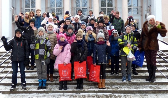 W znakomitych nastrojach dzieci wyjechały w sobotę z Buska na tygodniowy wypoczynek do Zakopanego.