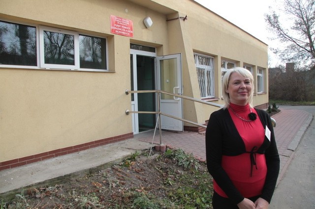 Anana Gromska, wicedyrektor Miejskiego  Ośrodka Pomocy Rodzinie informuje, że Izba Wytrzeźwień została przekształcona w Punkt Pomocy Doraźnej Dla Osób Bezdomnych reksztalcona w