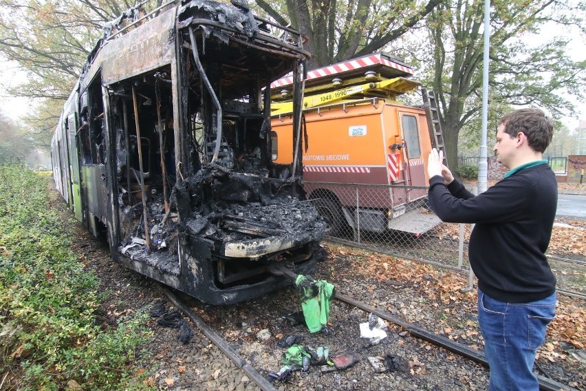 Wrocław: Tak wygląda tramwaj po pożarze na Biskupinie [NOWE ZDJĘCIA]
