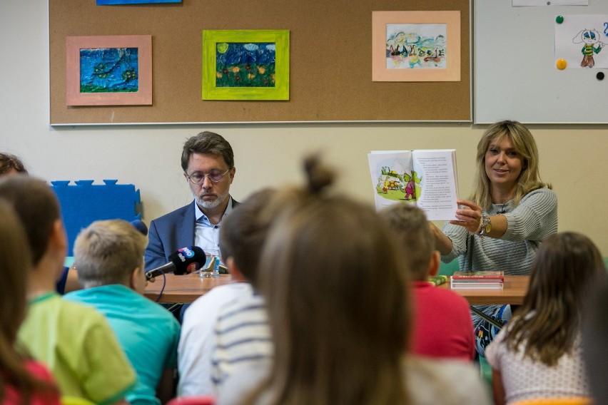 Biblioteka pełna bajek dla małych pacjentów