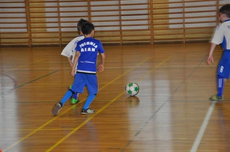 Reprezentacja Polski w futsalu podróżuje po kraju, gdzie...