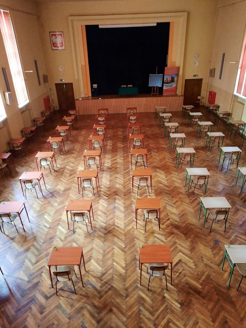 Szkoły w powiecie ostrowieckim gotowe na matury. Drzwi i okna zaplombowane [ZDJĘCIA]