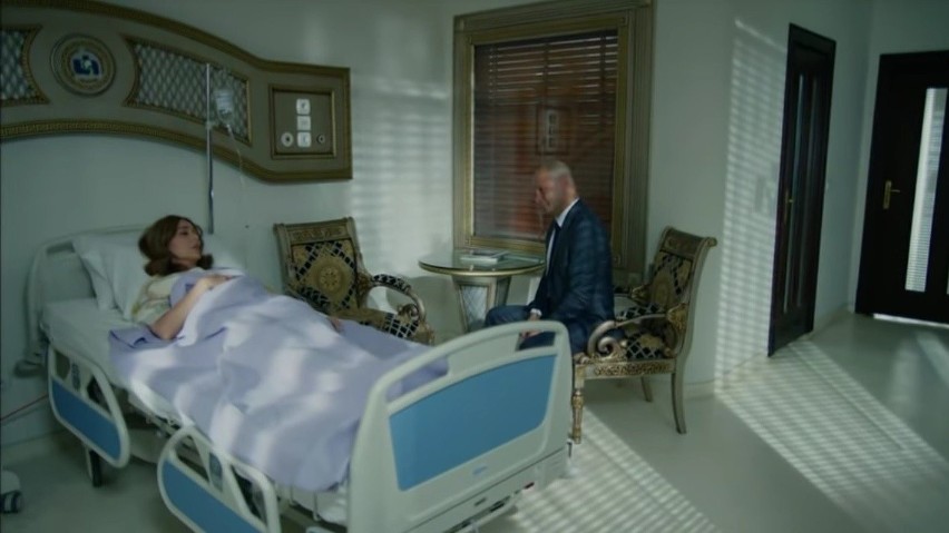 "Wieczna miłość" odcinek 92. Leyla w szpitalu. Kemal przychodzi wyrównać rachunki z Emirem! [STRESZCZENIE ODCINKA]