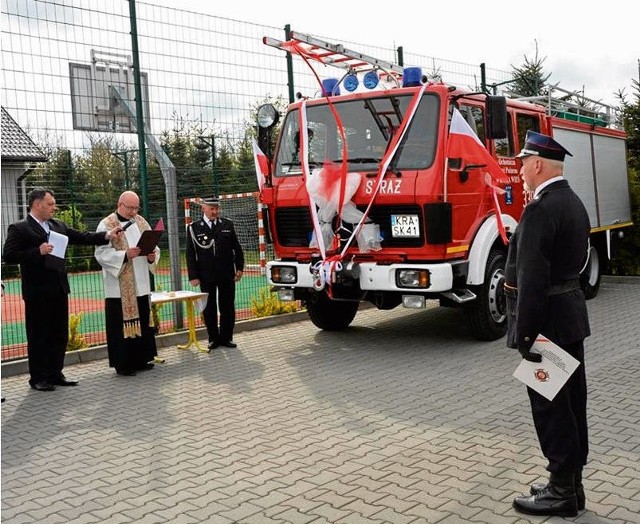 Nowy samochód bojowy strażacy z wielkiej Wsi nazwali Mieszko