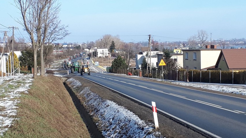 Protesty rolników w Żninie i okolicach. Ciągniki spowalniają ruch 