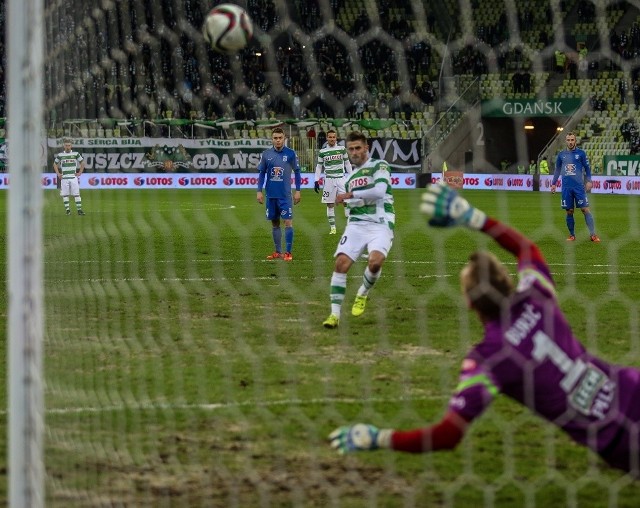 Lechia Gdańsk - Lech Poznań. Grzegorz Kuświk marnuje jedenastkę