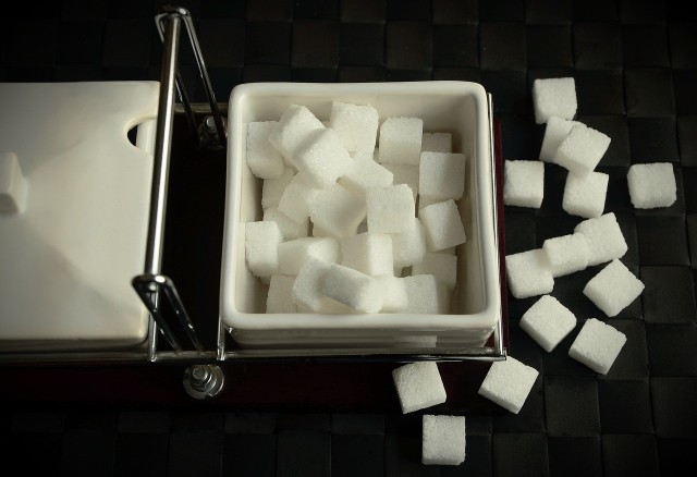 Podatek od cukru ma walczyć z otyłością Polaków