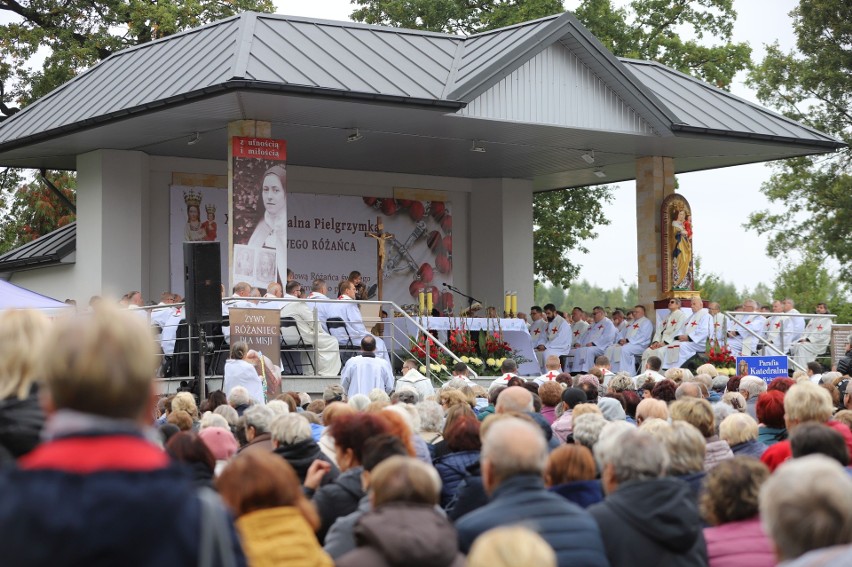 Mszy świętej w Piotrkowicach przewodniczył biskup kielecki...