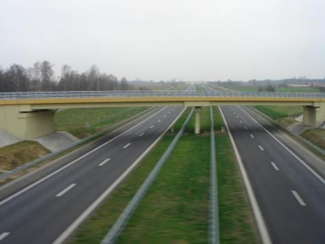 Zawracanie i jazda pod prąd na autostradzie A2. Zobacz szokujący film