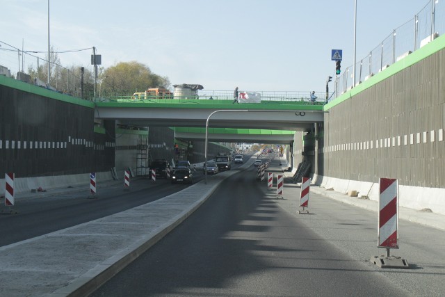 Przebudowa węzła Piotrowice. Na skrzyżowaniu ulic Kościuszki i Armii Krajowej powstał tunel i rondo.Zobacz kolejne zdjęcia. Przesuwaj zdjęcia w prawo - naciśnij strzałkę lub przycisk NASTĘPNE