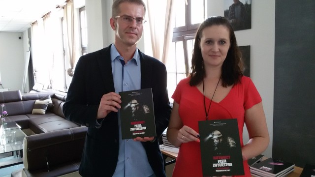 Karolina Baca-Pogorzelska i Tomasz Jodłowski ze swoją książką "Ratownicy. Pasja zwycięstwa"
