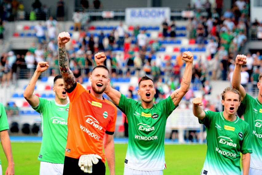 Radomiak Radom pokonał GKS Tychy 2:1. Gole dla Radomiaka strzelali, Damian Nowak Maik Karwot. Mecz obejrzało ponad 4000 widzów