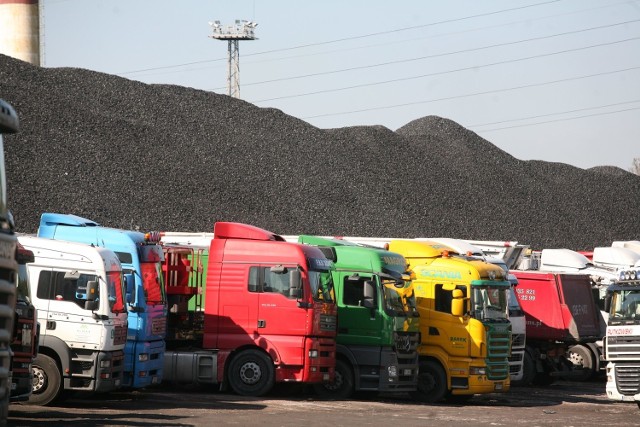 Węgiel po obniżonych cenach sprzedaje Kompania Węglowa. To samo od kilku dni robi również Katowicki Holding Węglowy. To oznacza, że podjazdowa wojna w branży górniczej trwa