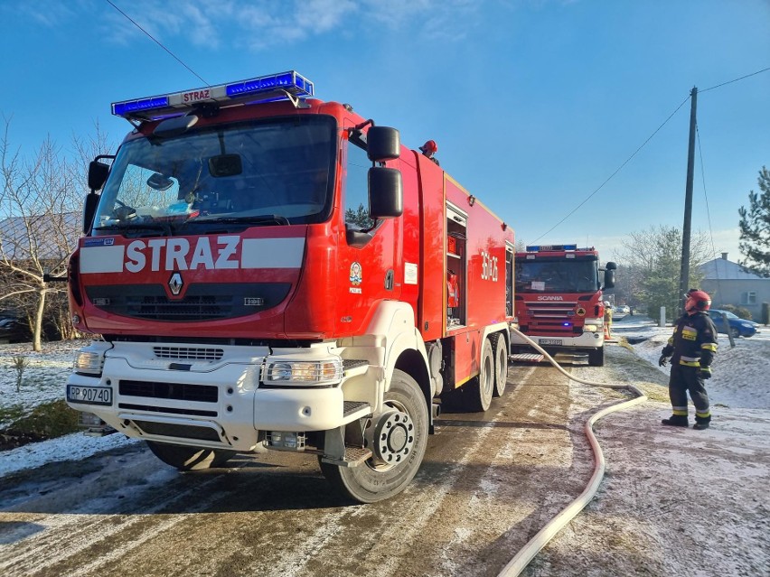 Tragiczny pożar domu w Ujkowicach pod Przemyślem. W płomieniach zginęła kobieta [ZDJĘCIA]